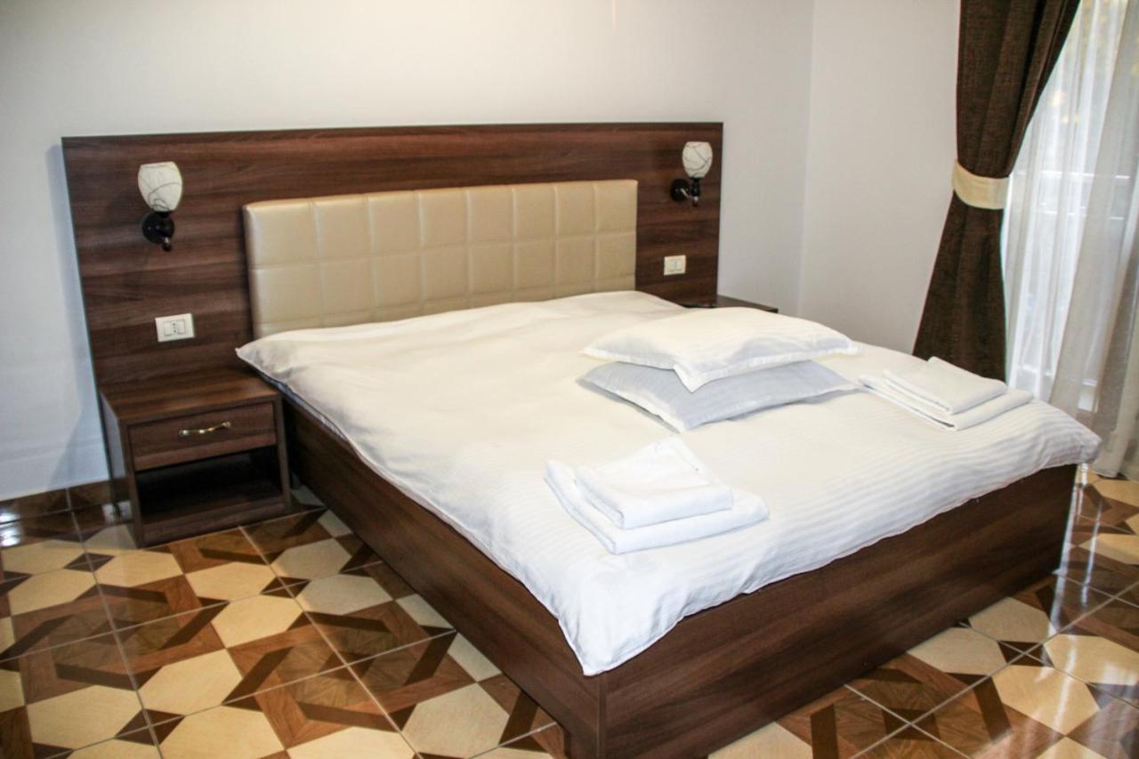 Hotel Corina Borsa  Bagian luar foto