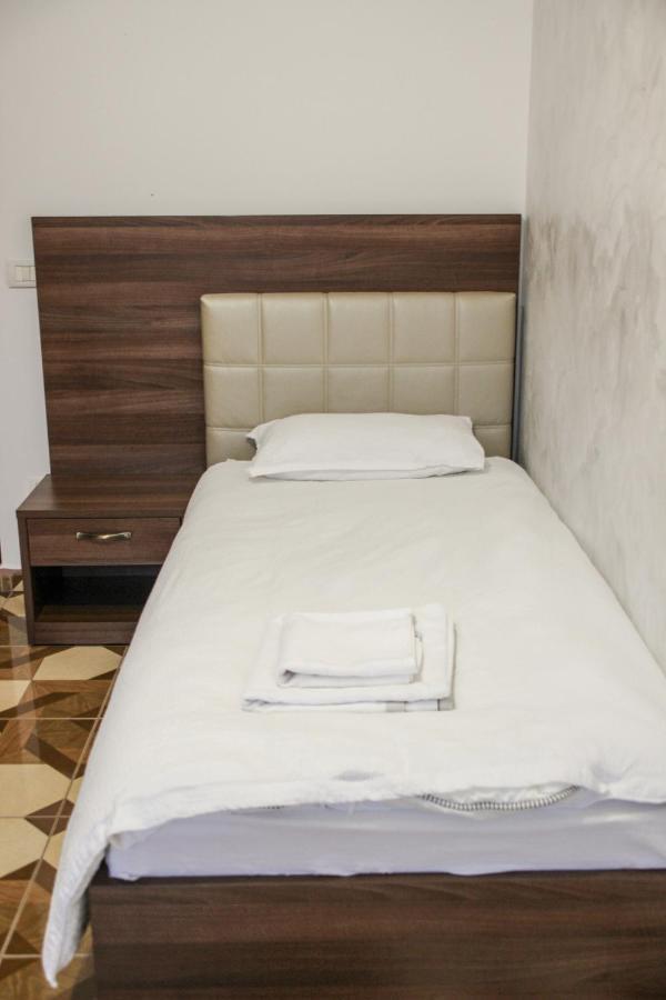 Hotel Corina Borsa  Bagian luar foto