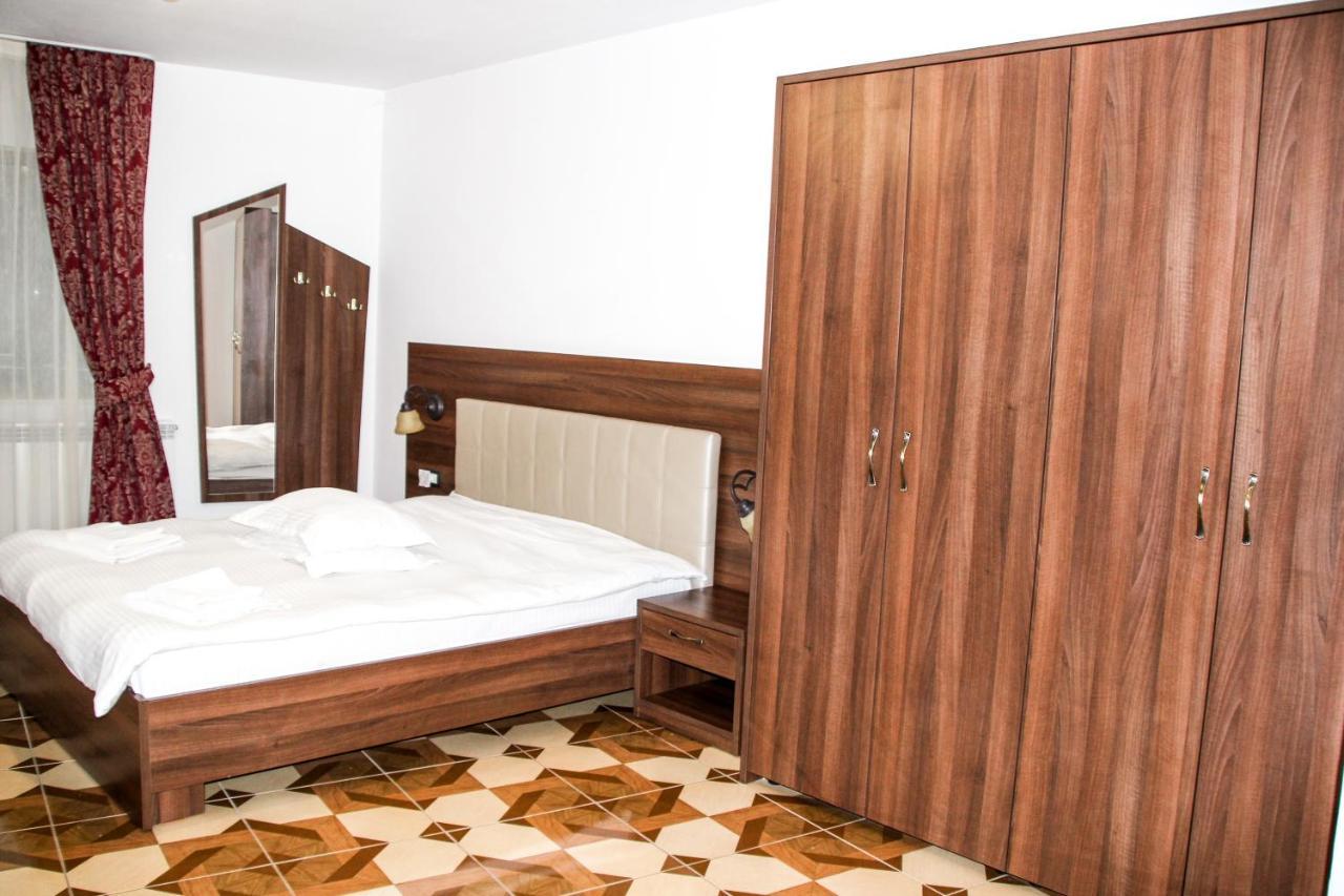 Hotel Corina Borsa  Bagian luar foto
