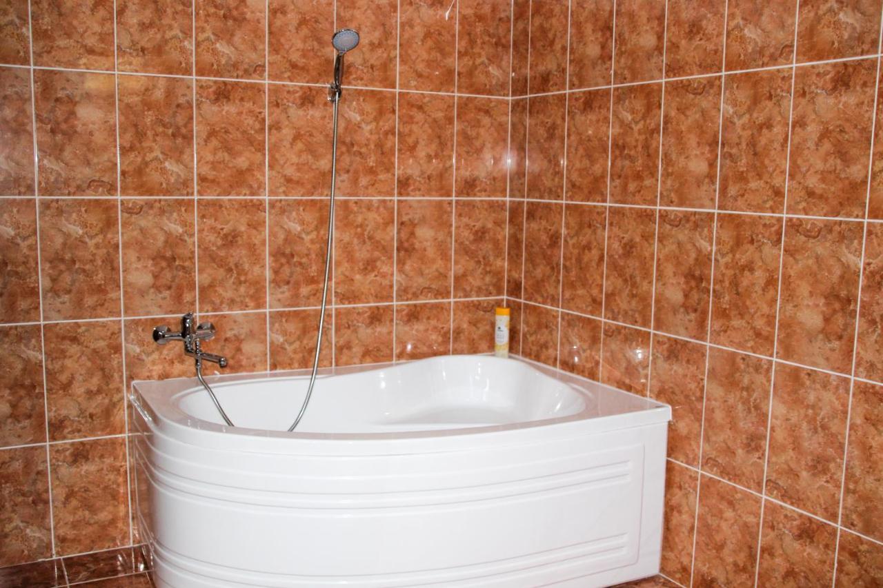 Hotel Corina Borsa  Bagian luar foto