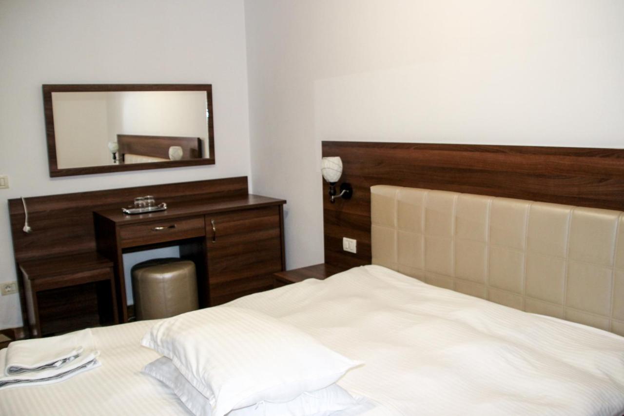 Hotel Corina Borsa  Bagian luar foto