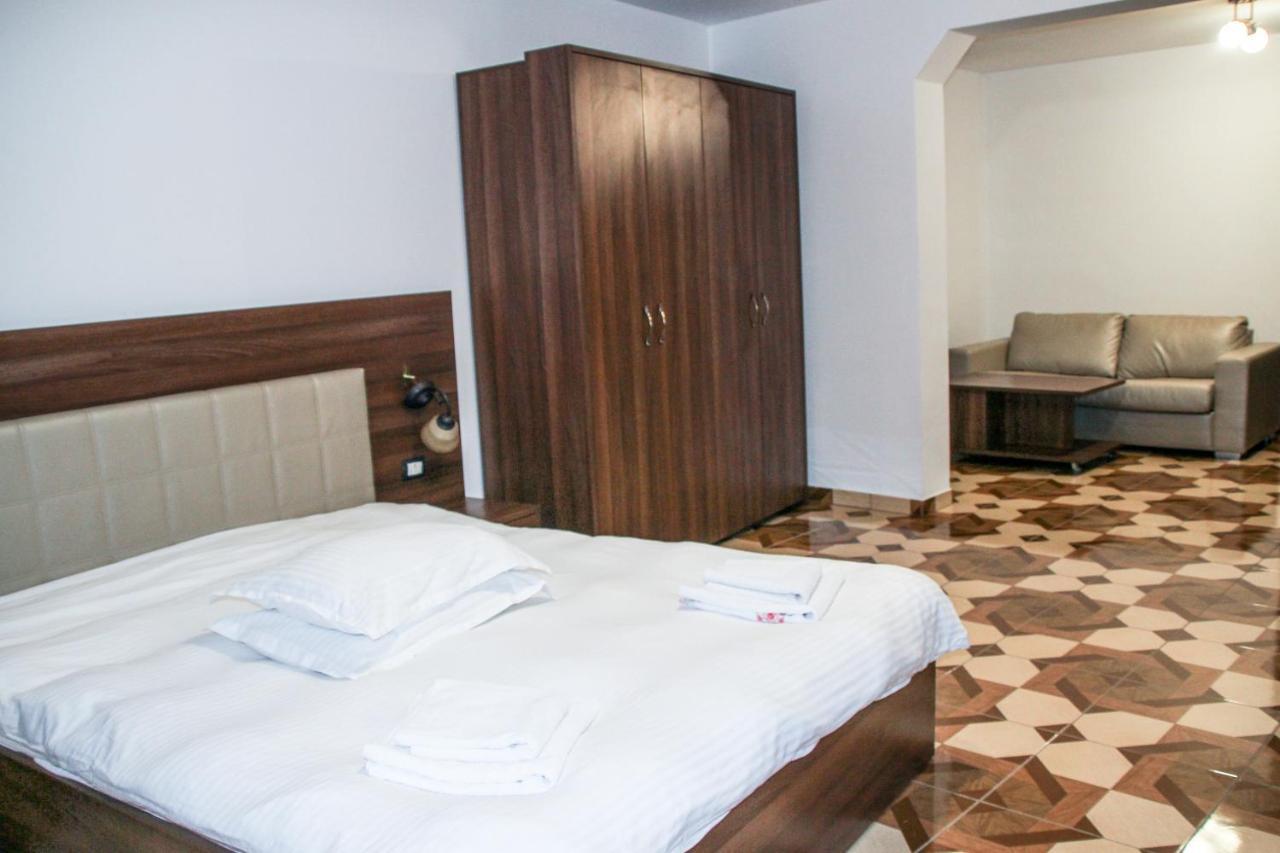 Hotel Corina Borsa  Bagian luar foto